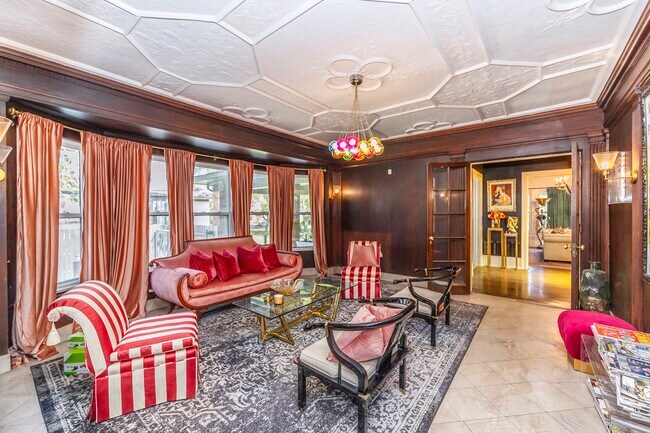 Building Photo - Historic Beauty: 3BR Near Downtown Detroit & | Henry Ford