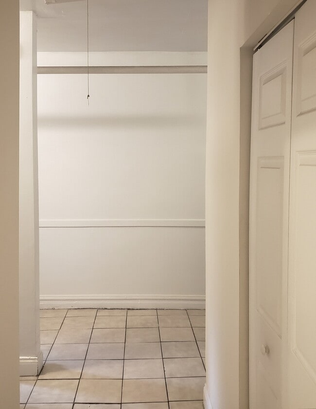 Building Photo - 2922 N Albany Ave