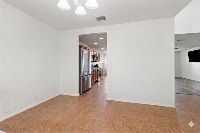 Building Photo - 1121 Sweet Gum Dr