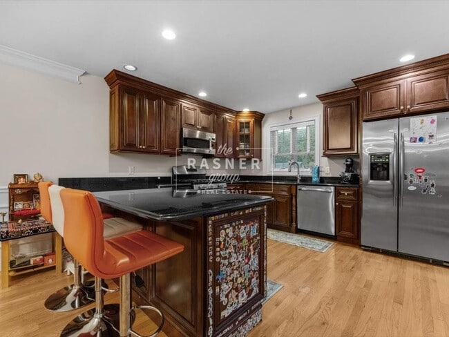 Building Photo - 17 Beacon St