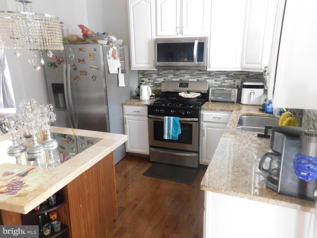 Building Photo - 337 Kirby St