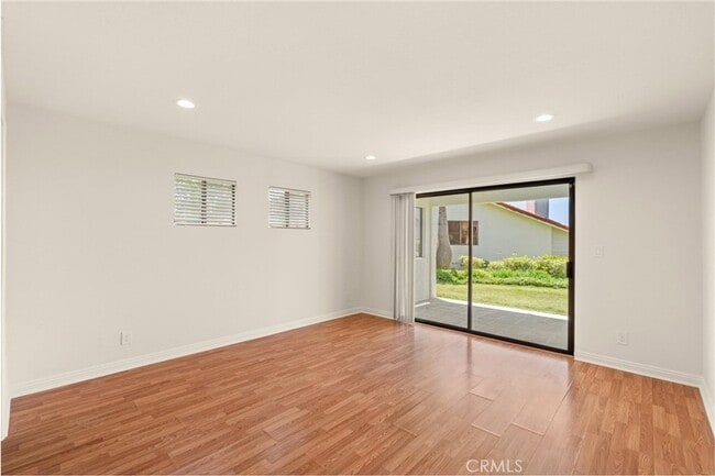 Building Photo - 25 Ocean Crest Ct