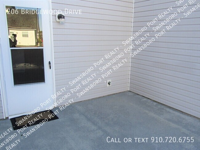 Building Photo - 206 Bridgewood Dr