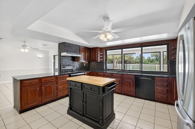 Building Photo - 10157 La Reina Rd