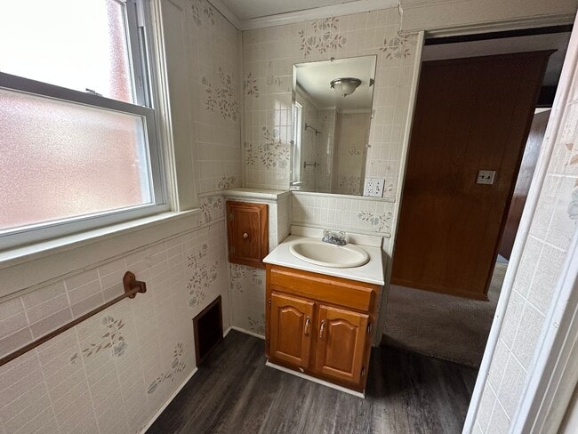 Building Photo - Spacious 3-Bedroom Home Near Jackson High ...