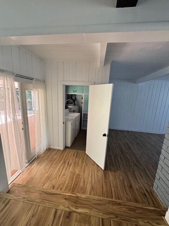Building Photo - Beautiful West Redding Home -Small Pets Co...