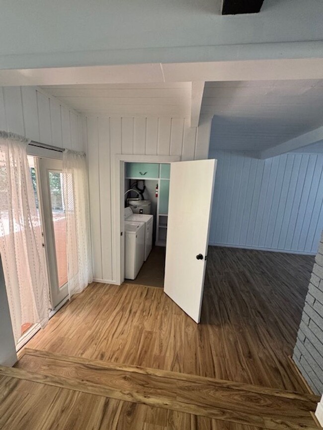 Building Photo - Beautiful West Redding Home with $200 Move...