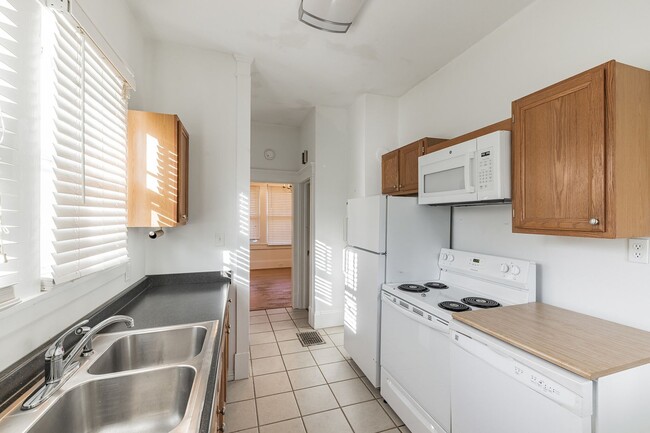 Building Photo - Beautiful 2 bedroom 1 bathroom for rent!
