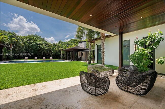 Building Photo - 9000 SW 63rd Ct