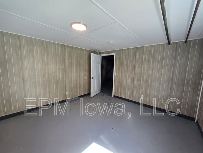 Building Photo - 330 Cutler St