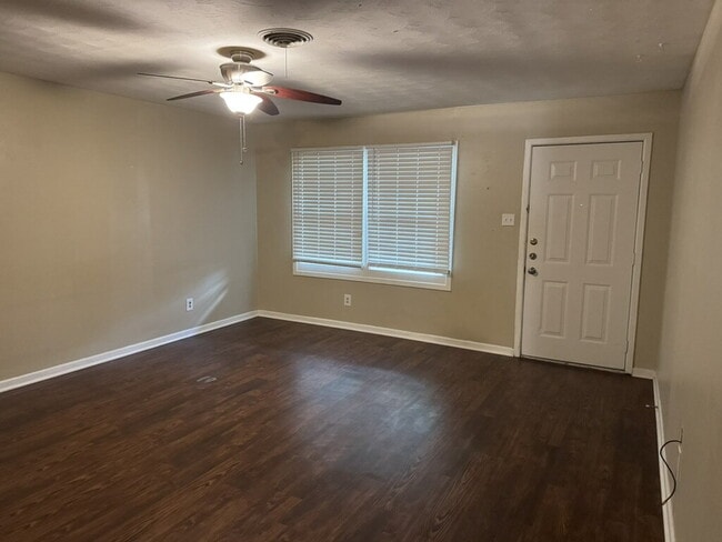 Building Photo - "Charming 2-Bedroom Duplex Retreat in Lubbock – Spacious 997 Sq Ft Gem!"