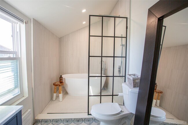 Building Photo - 2175 Bay Blvd