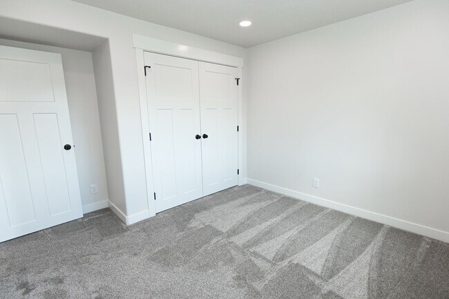 Building Photo - 1431 W Russo Dr