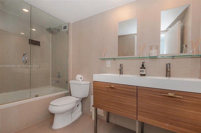 Building Photo - 2301 Collins Ave