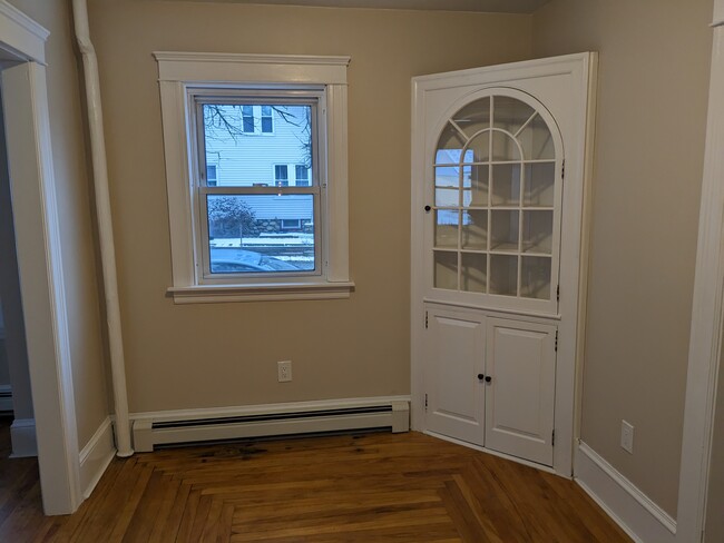 Dining room - 9 Courtland St