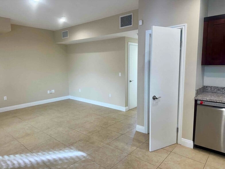 Building Photo - 1522 Lomita Blvd