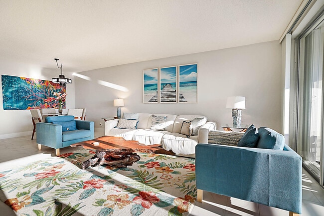 Building Photo - 575 Oaks Ln