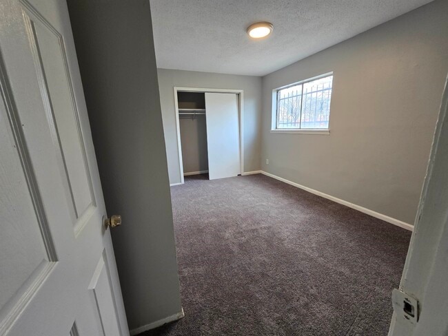 Building Photo - 1024 S Wellington St