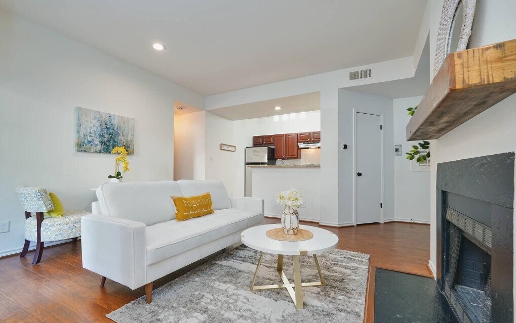 Building Photo - 3922 Penderview Dr