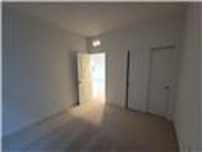 Building Photo - Beautiful 4 bedroom House