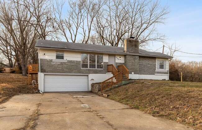 Building Photo - 3 Bed | 1.5 Bath — Comfortable Living in a Great Location