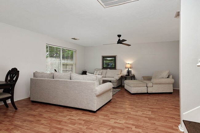 Building Photo - 127 Hockenberry Ct