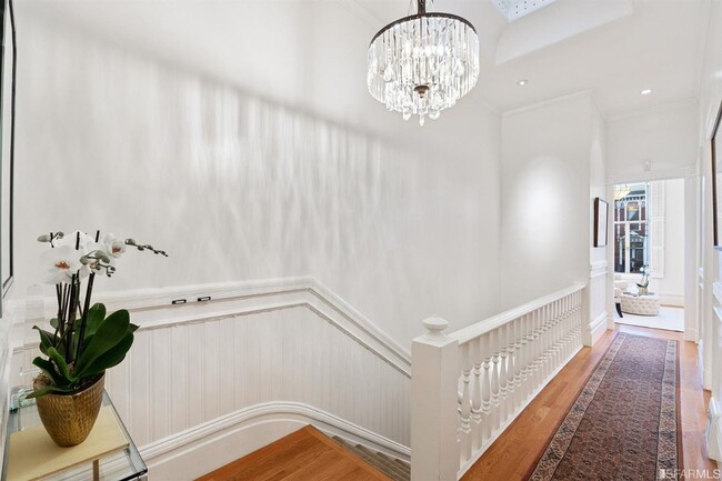 Building Photo - NEW! Stunning Pacific Heights Top-Floor Co...