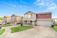 Building Photo - 4 Bedroom 2.5 Bath Townhome near Centennial Park! Fenced Yard!