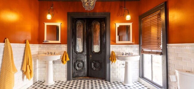 Building Photo - 3 Bedroom/2.5 Bath home