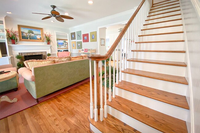 Building Photo - Beautifully FURNISHED Off Season 3bd/2.5 BA Single Family Home
