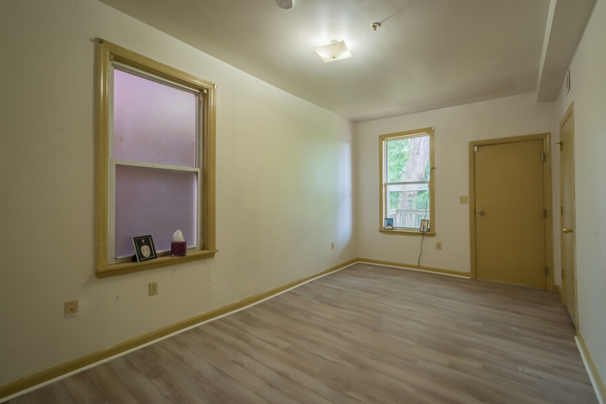 Building Photo - 112 N Fairmount St