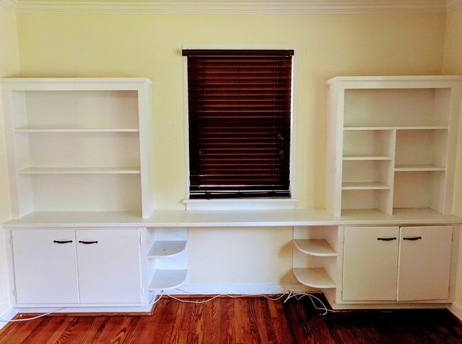 Building Photo - Spacious 3bdrm/2bth Home Located in a Well Established Neighborhood in Richmond's West End  Conve...