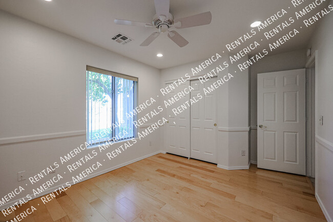 Building Photo - 10844 W Palm Ln