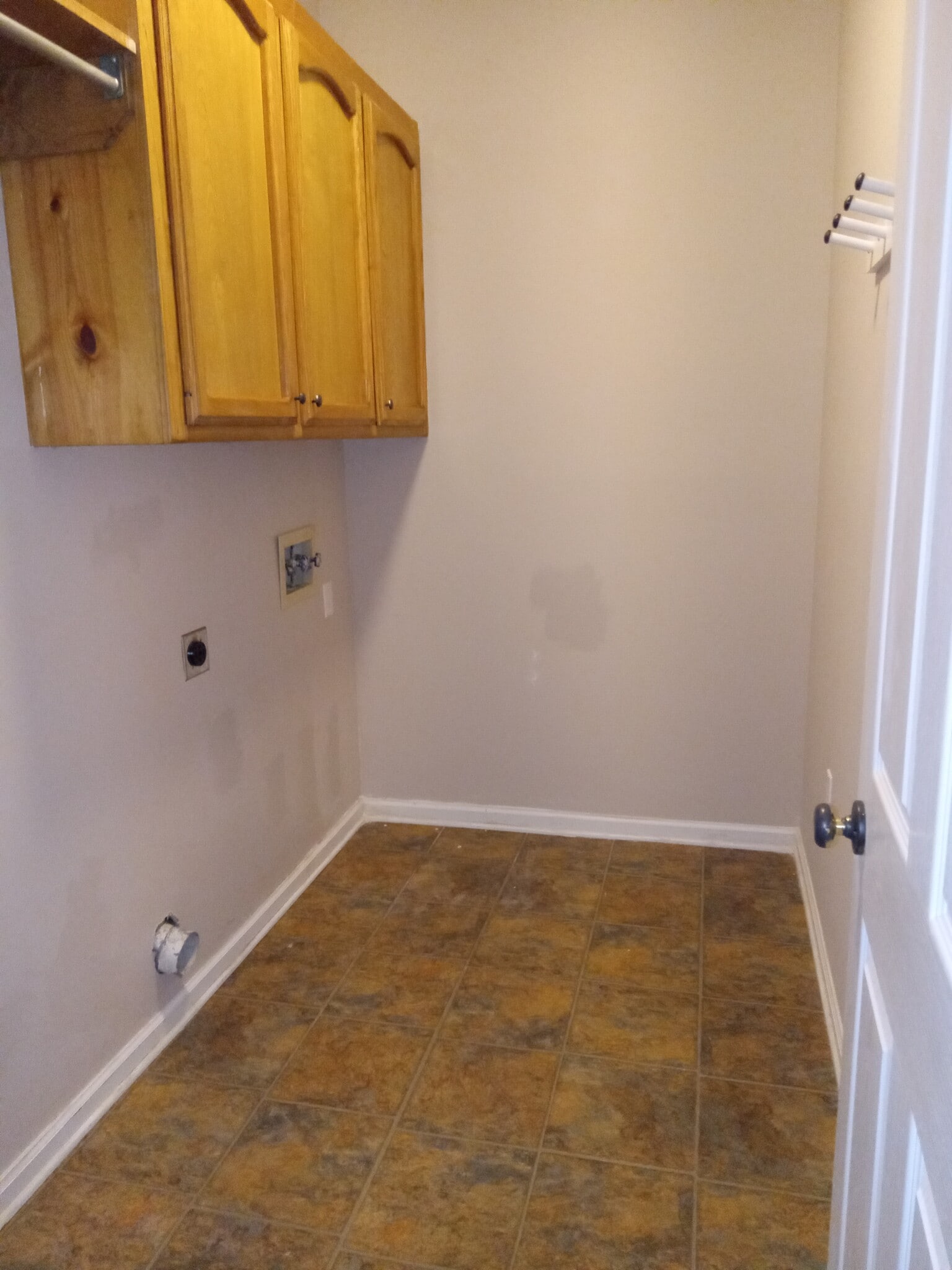 Laundry room - 18404 White Oak Dr