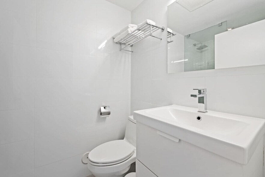 Building Photo - 6080 Collins Ave