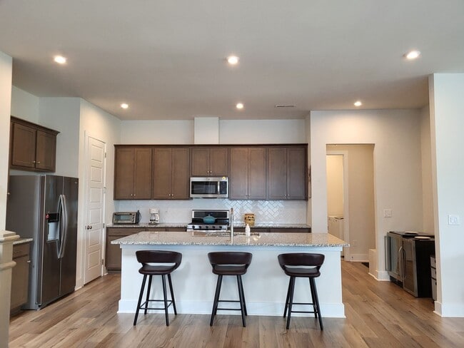 Building Photo - Spacious 3 bedroom in Mayes Hall Community