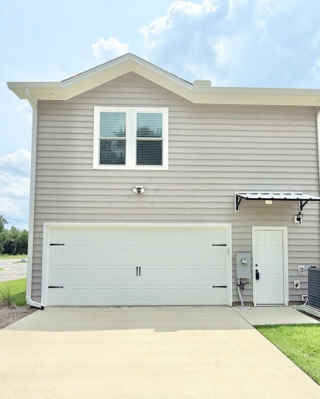Building Photo - 5031 Peach Dr