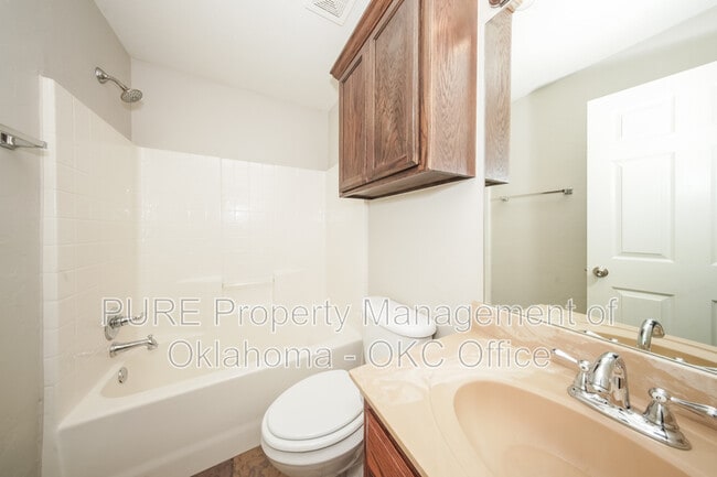 Building Photo - 7921 Azurewood Dr