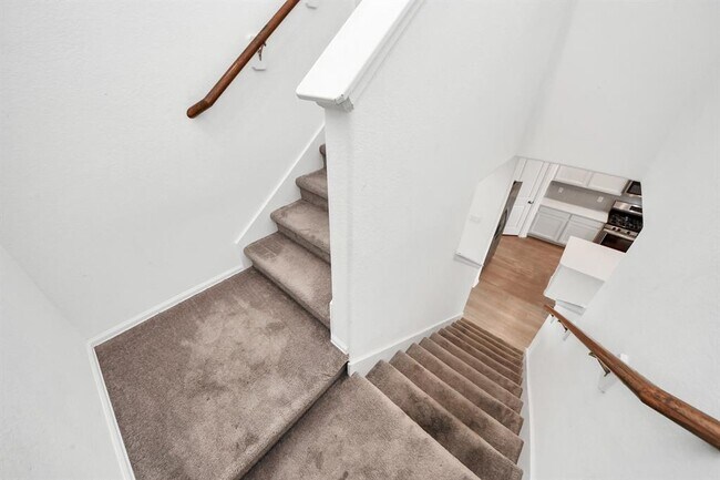 Building Photo - 24063 Hawthorn Lks Dr