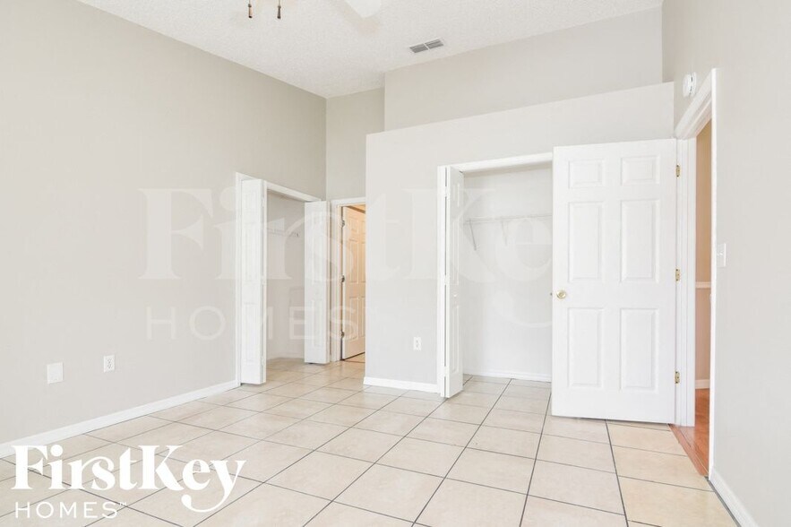 Building Photo - 7901 Sioux Ln