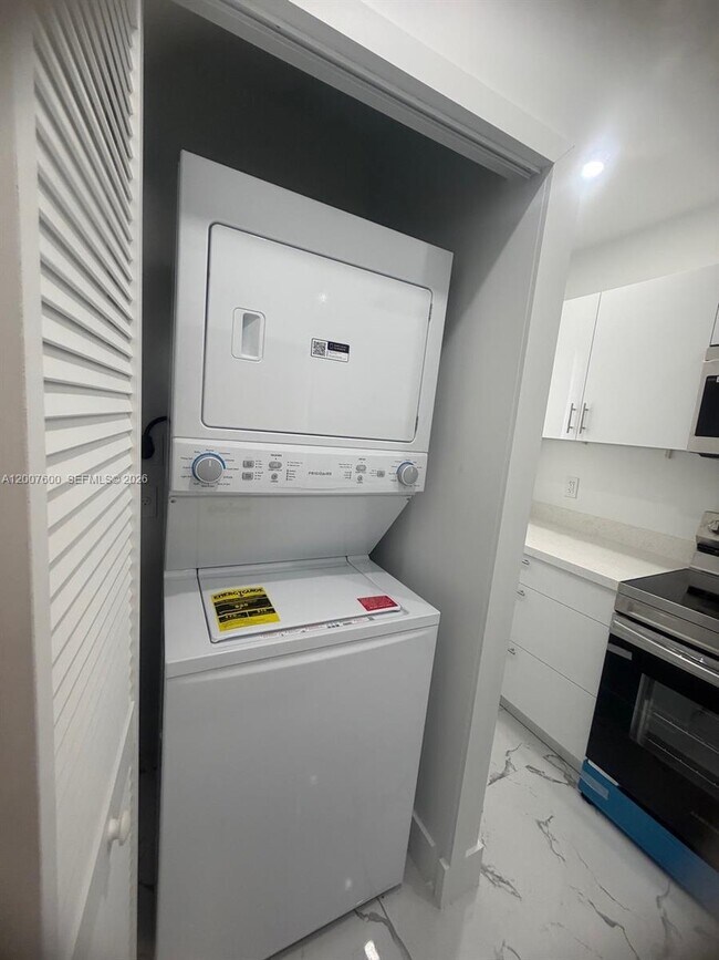 Building Photo - 2431 NW 23rd St