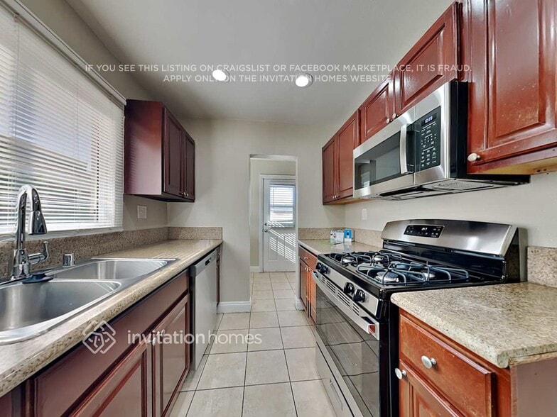 Building Photo - 3703 S Gramercy Pl