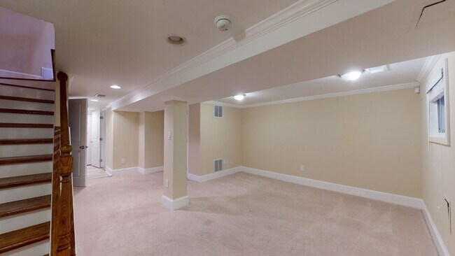 Building Photo - 1230 Owen Pl NE