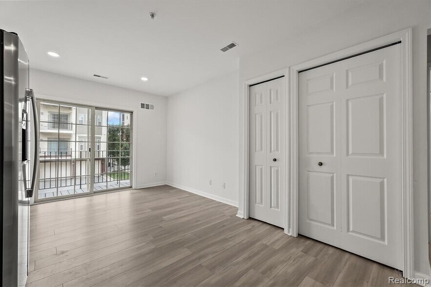 Building Photo - 3094 Camden Dr