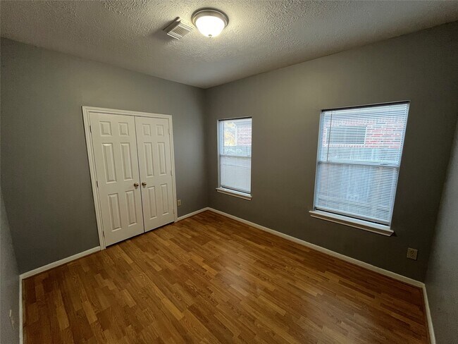 Building Photo - 16027 Silver Valley Dr