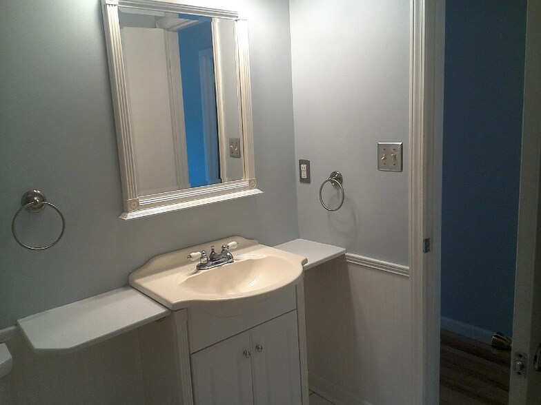 Building Photo - 4930 Candlewyck Ln