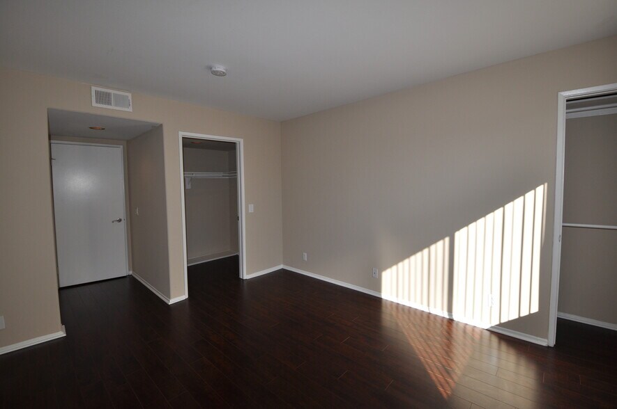 Building Photo - 6041 Fulton Ave