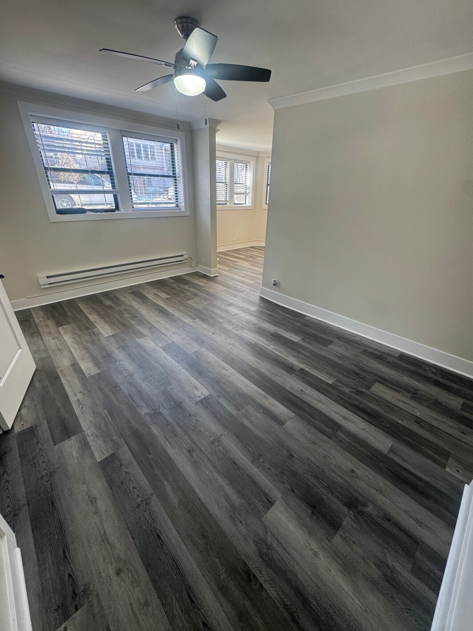 Building Photo - 3837 N Greenview Ave