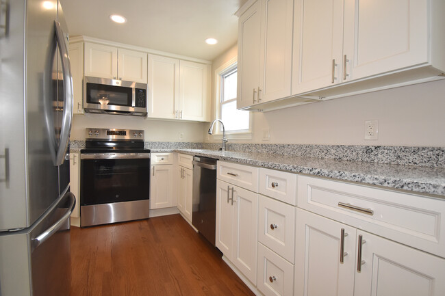 Building Photo - 1559 Orchardview Dr
