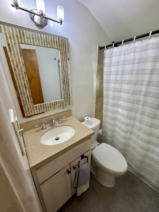 Building Photo - Charming 2 Bed 1 Bath in Beechview!